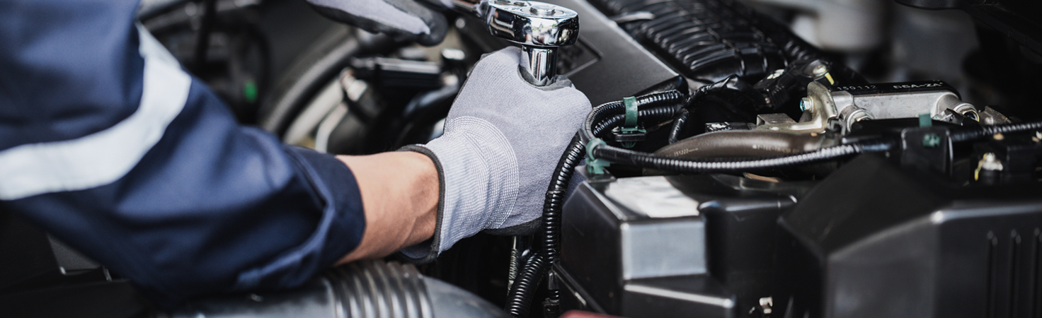 automotive technician wrenching a motor bolt